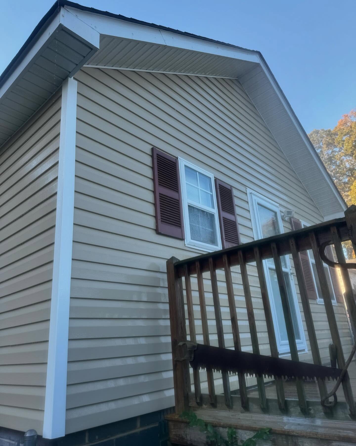 Home with a clean deck and porch in Lincolnton NC