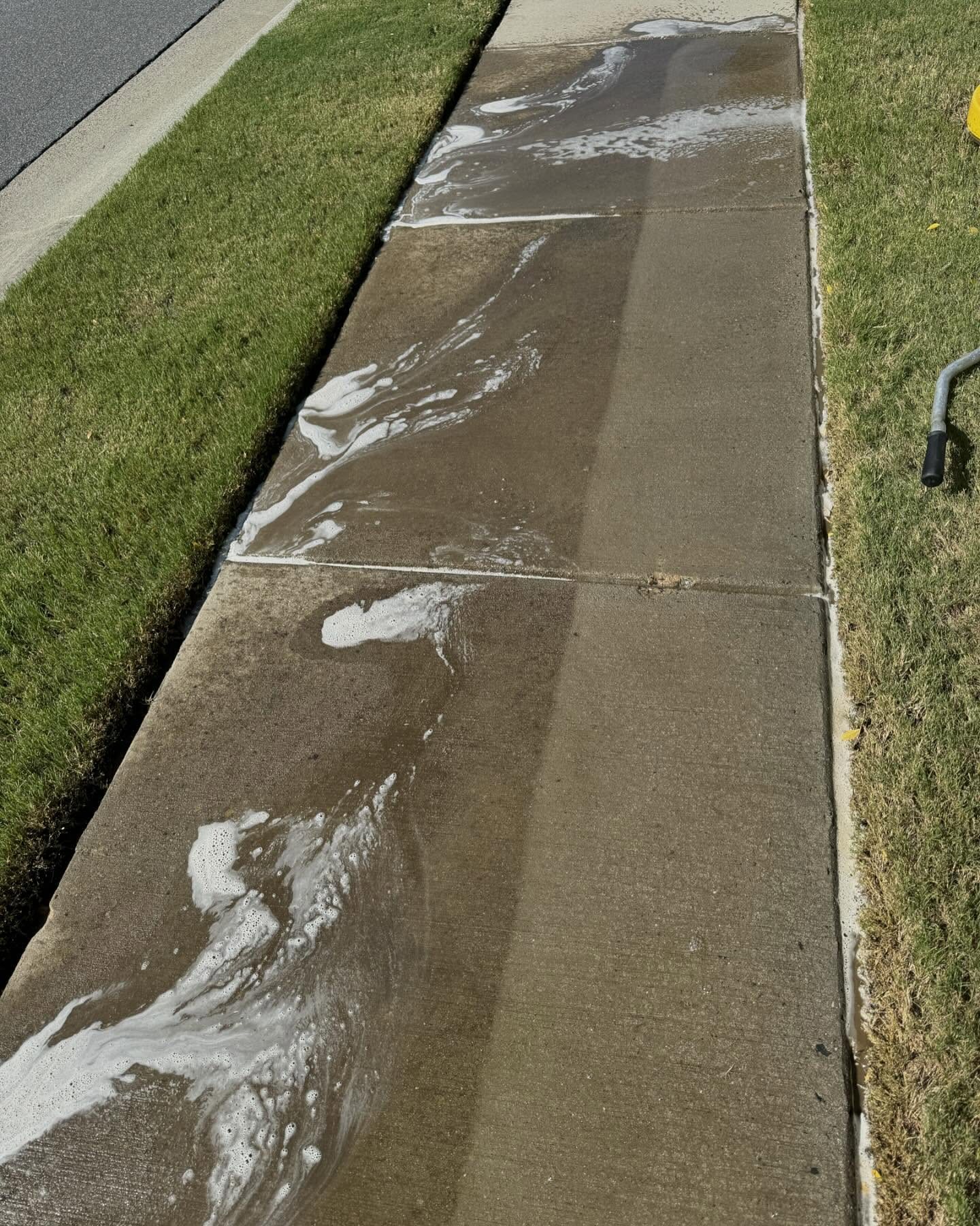 Gutter cleaning removing leaves and debris in Lincolnton NC