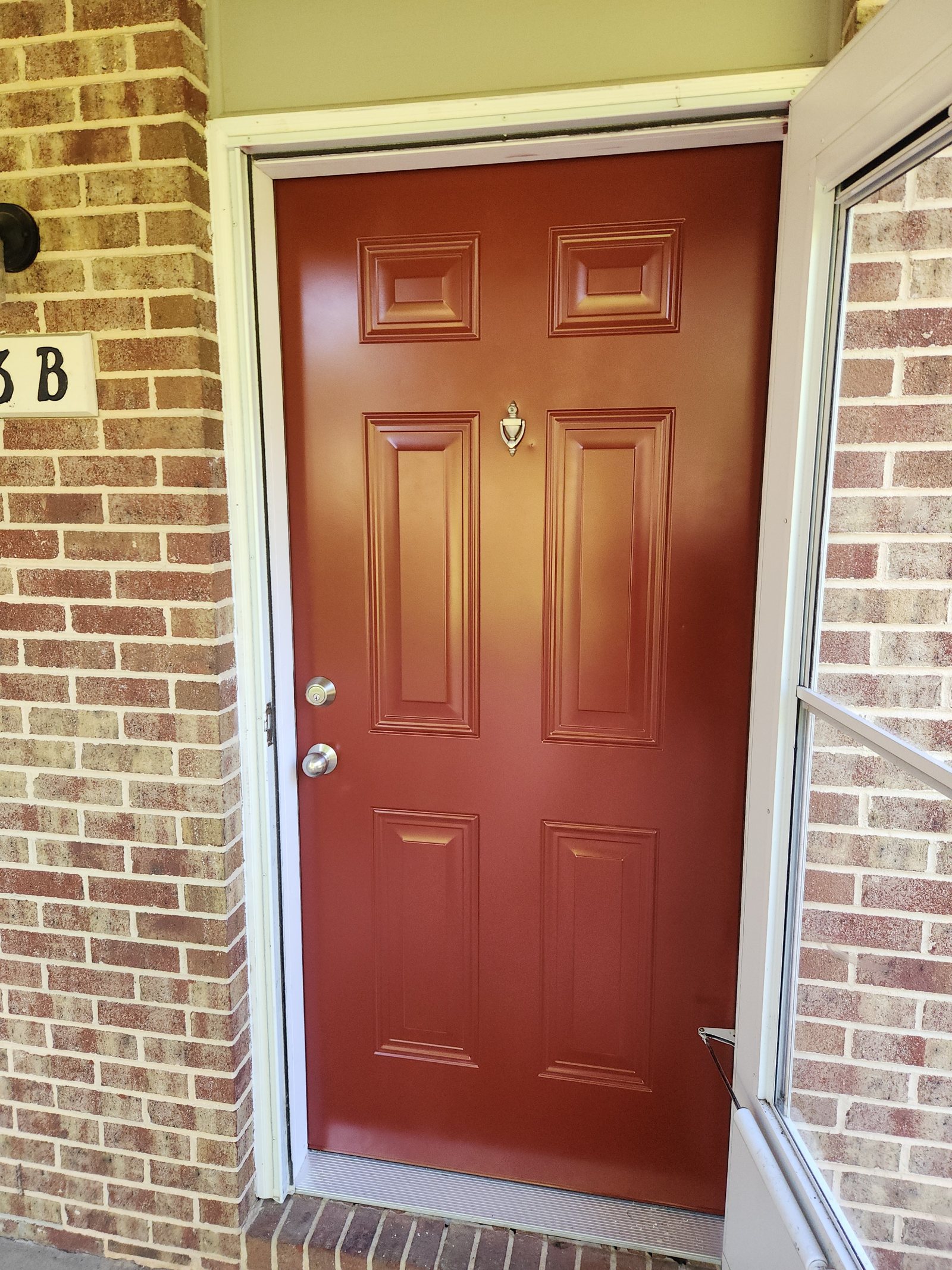 Cleaned brick entryway and front door in Lincolnton NC